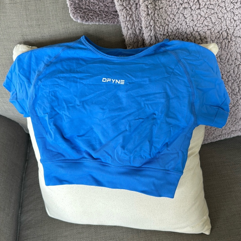 Dfyne Crop top size xs